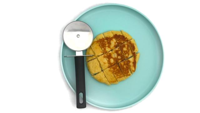 Cut Your Toddlers’ Food With A Pizza Cutter 