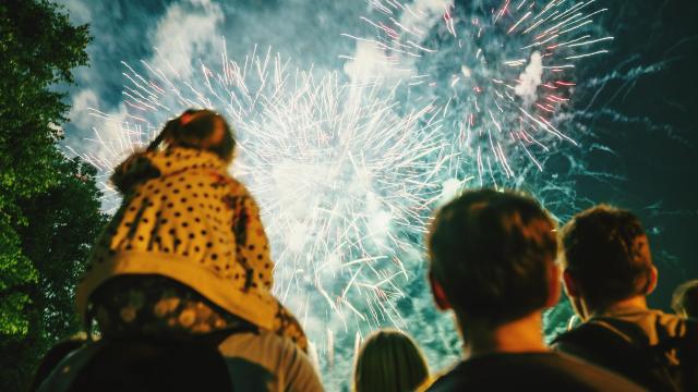 How To Introduce Your Kid To Fireworks For The First Time 