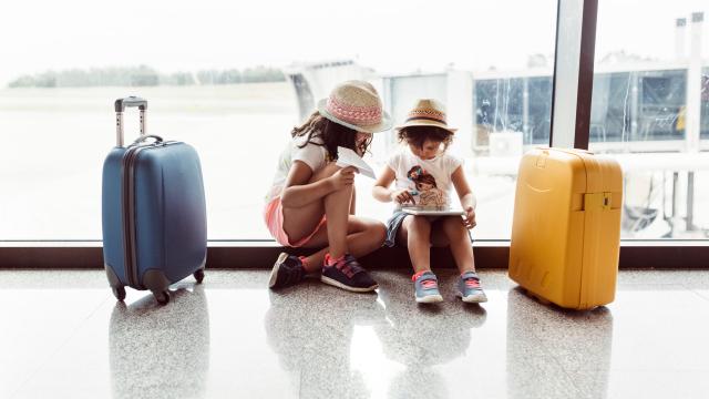 What To Pack When You’re Travelling With Little Kids 