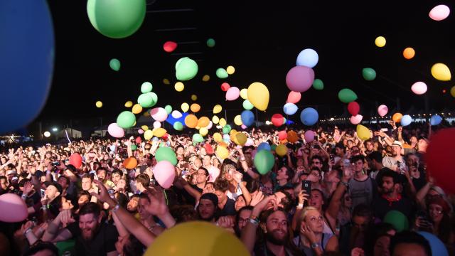 Make Your Own Balloon Drop For New Year’s Eve
