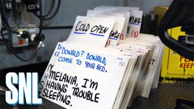 SNL’s Hand-Written Cue Cards Are A Good Hack