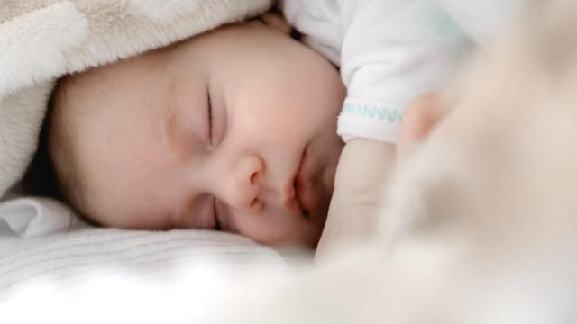 How To Get Your Kids To Go To Sleep: An Age-By-Age Guide