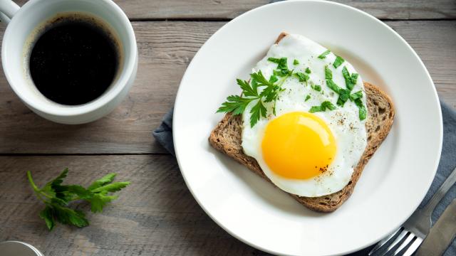 How To Make Fried Or Poached Eggs In The Microwave