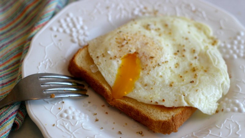 How To Make American-Style ‘Over-Easy’ Eggs