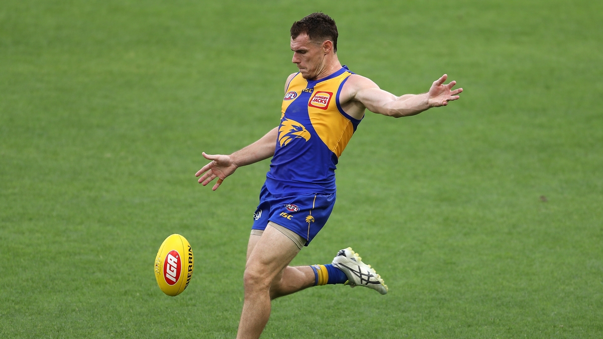 afl 2020 season PERTH, AUSTRALIA - MARCH 22: Luke Shuey of the Eagles passes the ball during the round 1 AFL match between the West Coast Eagles and the Melbourne Demons at Optus Stadium on March 22, 2020 in Perth, Australia. (Photo by Paul Kane/Getty Images)