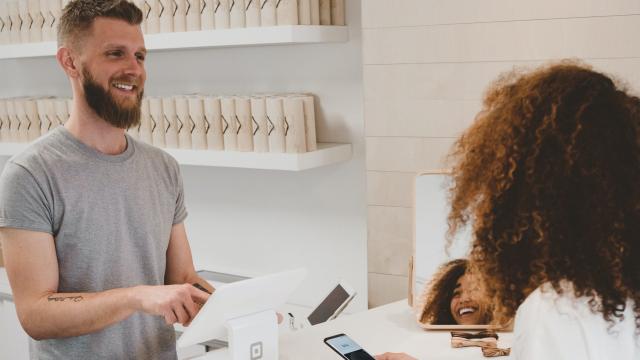 8 Things Retail Workers Secretly Judge Customers For