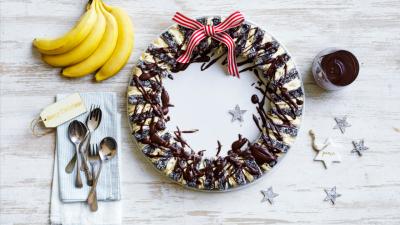 You Can Smash Out This Lamington and Banana Christmas Wreath in Just 30 Minutes