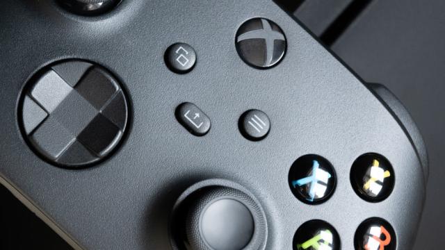 How to Swap an Xbox Controller From a Console to Your PC or Phone