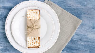 Matzo Place Cards Make Your Passover Seder Table Less Awkward and More Adorable