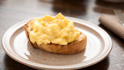 Don’t Ruin Your Scrambled Eggs by Adding Salt at the Wrong Time