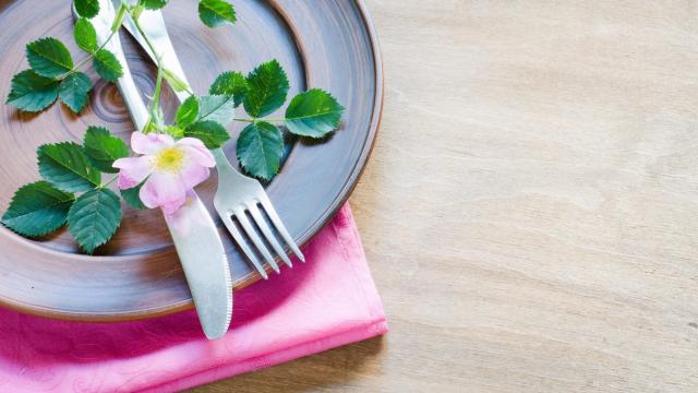 How to Turn Your Dining Room Into a Fancy ‘Restaurant’ on Mother’s Day