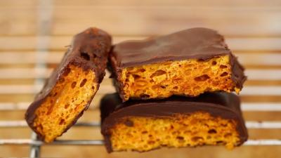 Make Your Own Crunchie Bar with Just a Handful of Ingredients