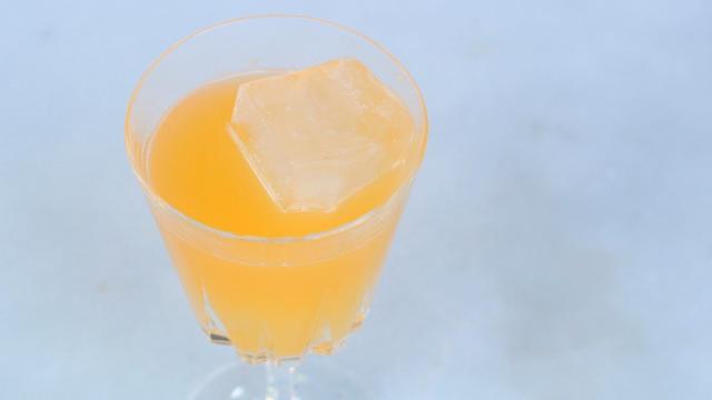 Blend Nectarines and Vermouth for a Fruity Summer Sipper