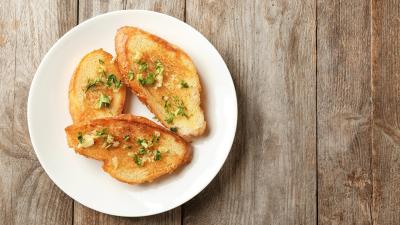 You Should Sprinkle a Little MSG on Your Garlic Bread