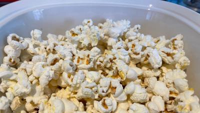 How To Make Delicious, Fat-Free Popcorn In The Microwave