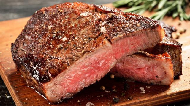 How (and When) to Properly Season a Steak