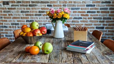 Why You Should Keep Your Fresh Flowers Away From Your Fruit Bowl