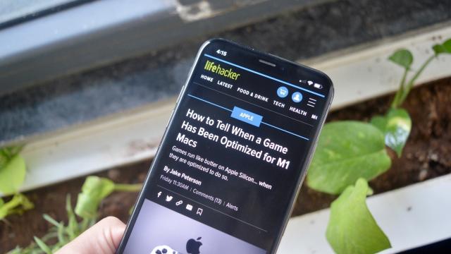 Use ‘Dark Reader’ to Force All Websites Into Dark Mode in iOS 15