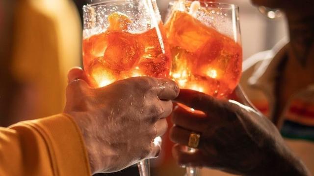 How to Make the Perfect Aperol Spritz, and Other Cocktails For Afternoon Sipping