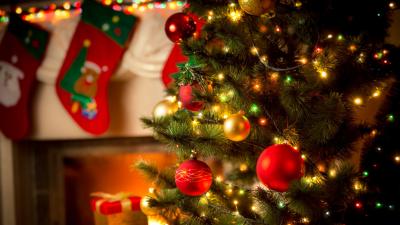 6 Ways to Seriously Zhuzh up Your Christmas Tree This Year