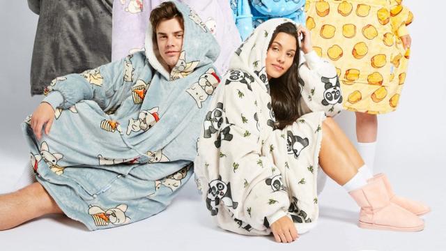 It’s Time to Break Out the Wearable Blankets Because Autumn Is Here
