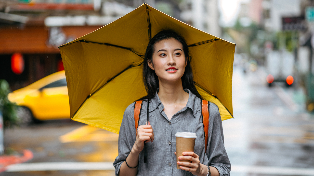 umbrella etiquette for rainy days