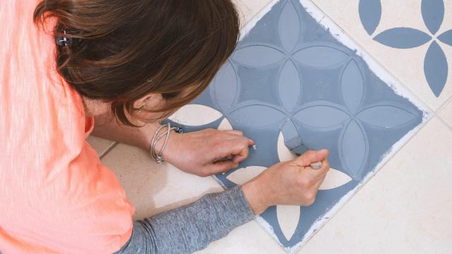 Paint a Stencilled Pattern Onto That Old Concrete Patio