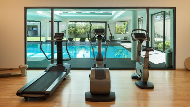 How to Spot a Good Hotel Gym (and Avoid the Shitty Ones)