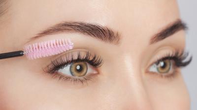 Why You Need a Mini Fan for Your Eyelashes, Seriously