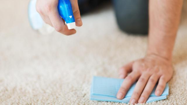 How to Remove Tar Stains From Your Carpet