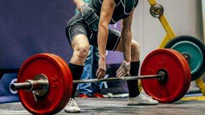 How (and Why) to ‘Pull the Slack Out of the Bar’ When You Deadlift