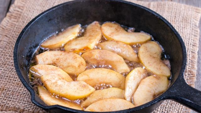You Should Sauté Apples In Butter Before Baking With Them