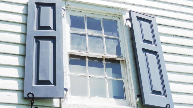 How to Open Windows That Were Painted Shut