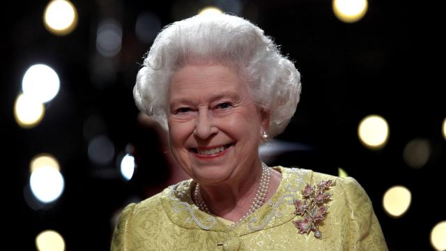 Aussies Are Flooding Politicians With Requests for Free Queen Portraits, but Time Is Running Out