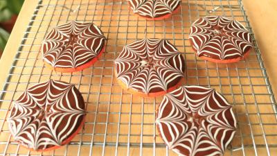 How to ‘Spiderweb’ Your Halloween Desserts
