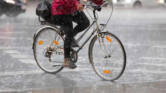 How to Bike in the Rain Without Getting Soaking Wet or Injured