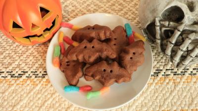 Your Halloween Party Needs These Chocolate Peanut Butter Bat Cookies