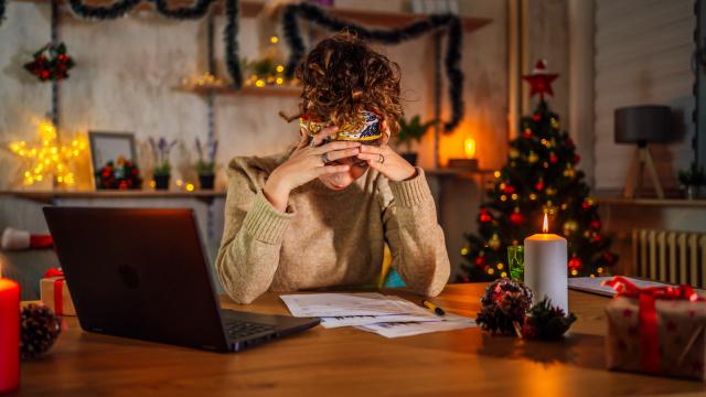 A Psychologist Shares 3 Ways to Manage Anxiety During the Holidays