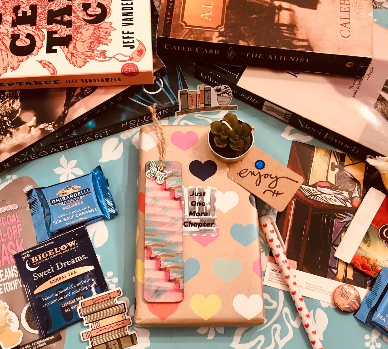 9 of the Best Gifts for Book Enthusiasts (That Aren’t Books)