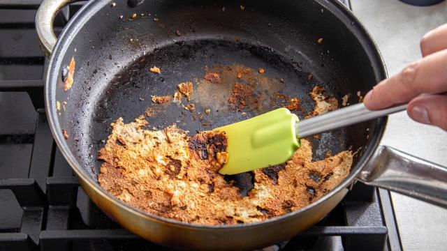 7 Ways to De-Gunk Your Pans