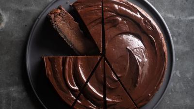 Give Your Tastebuds a Gift This Valentine’s Day With a Vegan Oreo Cheesecake