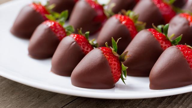 You’re Making Chocolate Covered Strawberries All Wrong