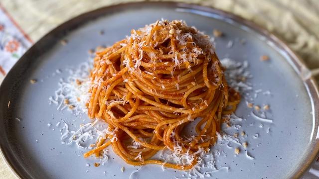 Make This Cheap Pasta Sauce With Browned Butter and Tomato Paste