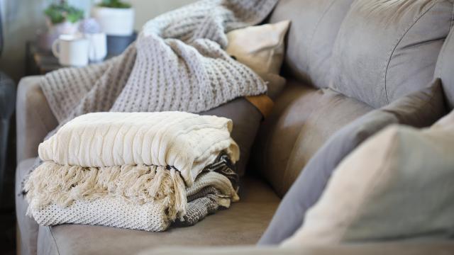 Store Blankets by Turning Them Into ‘Pillows’