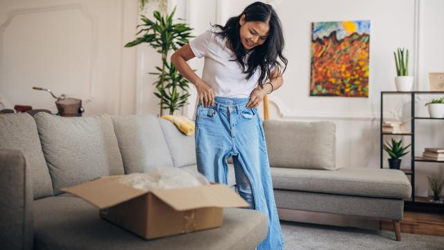 Fit Check: 4 Tips to Buying the Right Size Jeans Online