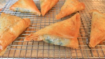 Make These Spanakopita Pockets for Your Next Snack Dinner
