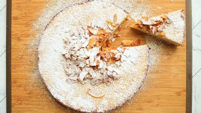This Flourless Coconut Cake Is Perfect for Snacking