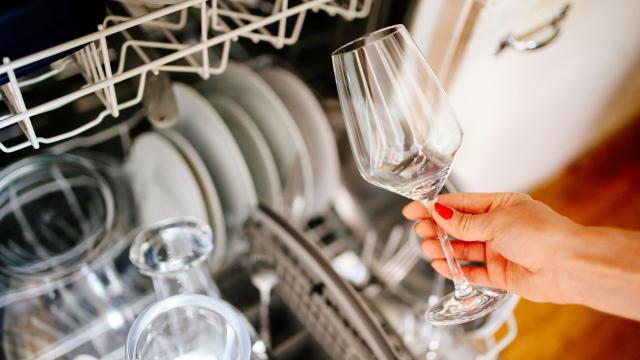 3 Things You Need to Stop Doing When Using a Dishwasher