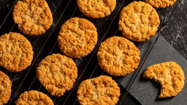 This 100-Year-Old Recipe Gives You Perfect, Chewy Anzac Biscuits