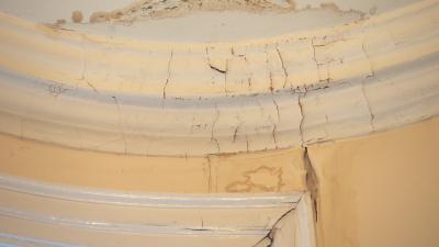 How to Tell Whether Water Damage Is New or Old